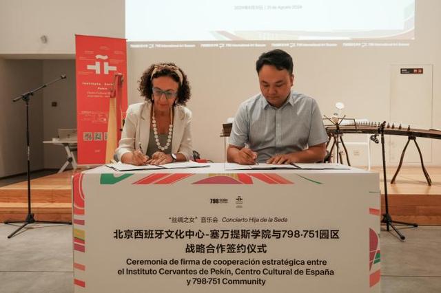 这位西班牙摄影师，拍下了30余张中国民族音乐家的面孔-3.jpg