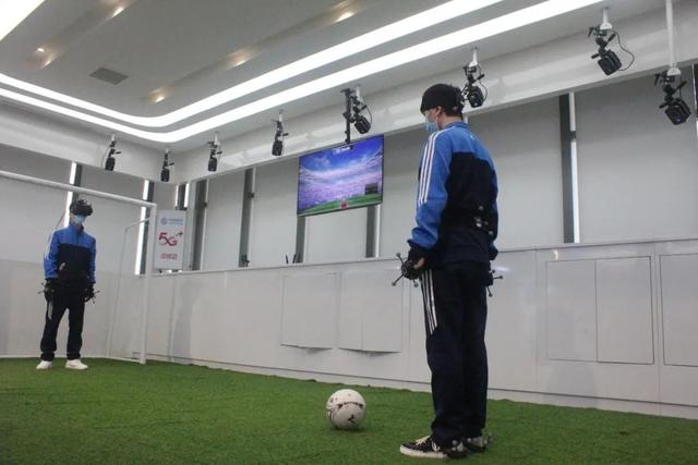 扫码、下单、取餐……机器人做的重庆小面你吃过吗？-6.jpg