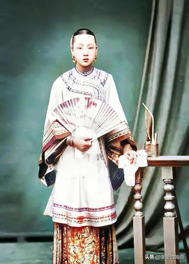 12张难得一见清末后宫妃嫔合照，青楼名妓真美，渔家女子很漂亮-11.jpg