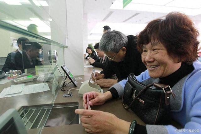 银行人员透露：今明两年，最好不要把钱存定期，这3个原因很现实-1.jpg