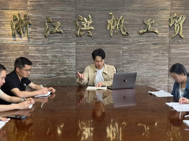 浙江“厂二代”争做网红-2.jpg