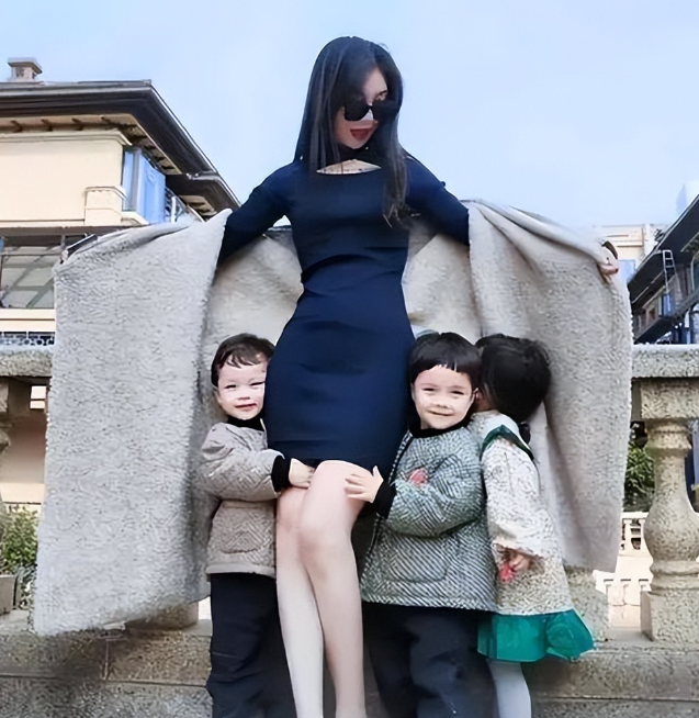 “买英国精子生3娃”的山东女人，7年后现状曝光：她后悔了吗？-25.jpg