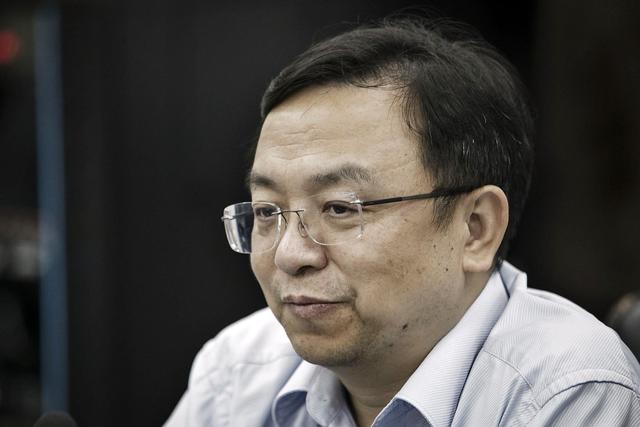 王传福15岁成孤儿，嫂子卖嫁妆供上学，今身价千亿把嫂子宠成公主-13.jpg