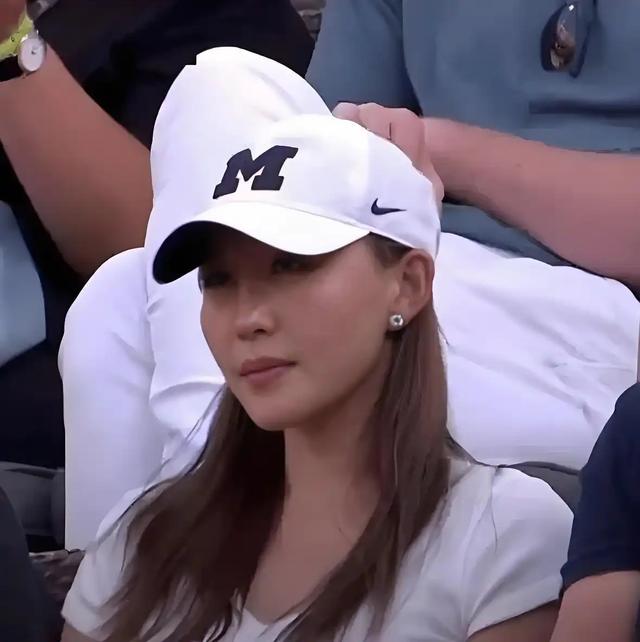 34岁东北姑娘拿下81岁全球首富，长的很漂亮，一年抱俩娃身价上亿-8.jpg