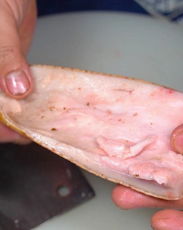 昆明8家能征服米其林评委的小馆子，食材很恶心，味道很土匪-2.jpg