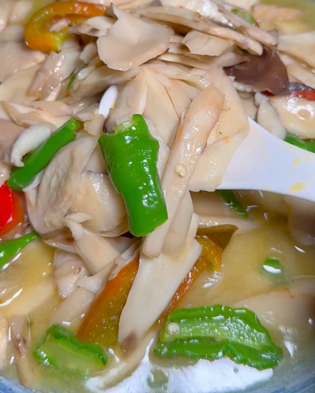 昆明8家能征服米其林评委的小馆子，食材很恶心，味道很土匪-20.jpg