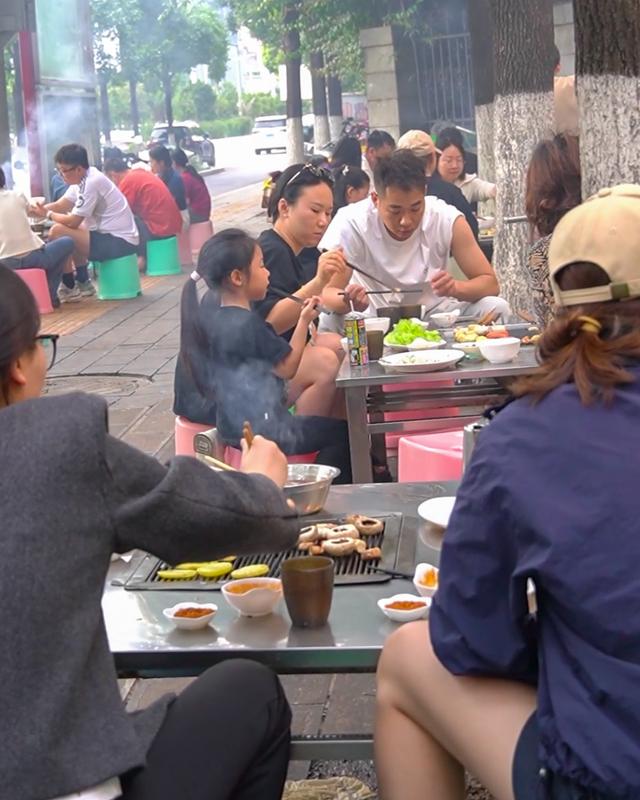 昆明8家能征服米其林评委的小馆子，食材很恶心，味道很土匪-29.jpg