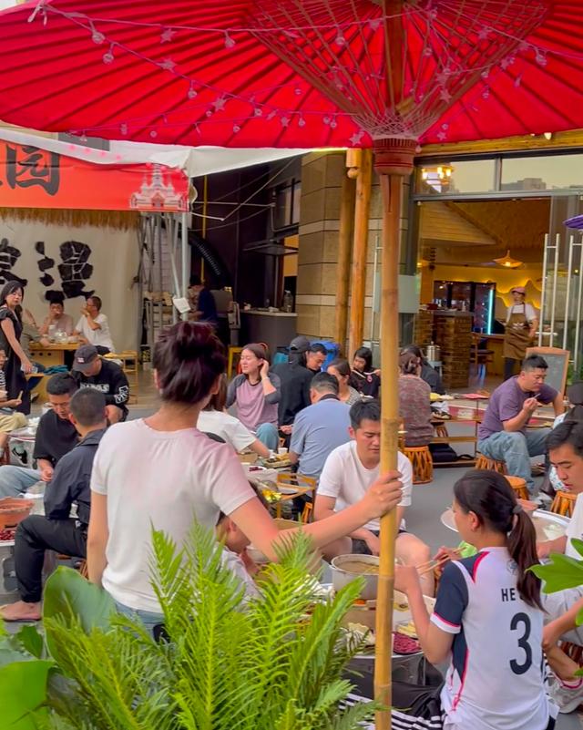 昆明8家能征服米其林评委的小馆子，食材很恶心，味道很土匪-39.jpg