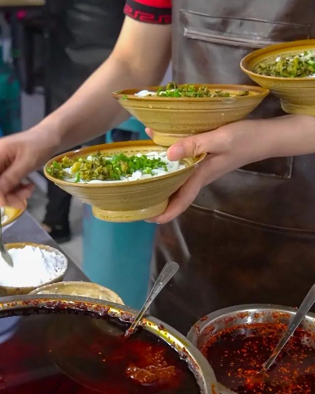 昆明8家能征服米其林评委的小馆子，食材很恶心，味道很土匪-50.jpg