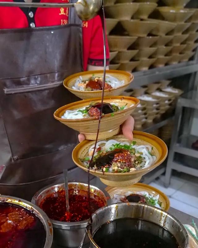 昆明8家能征服米其林评委的小馆子，食材很恶心，味道很土匪-51.jpg