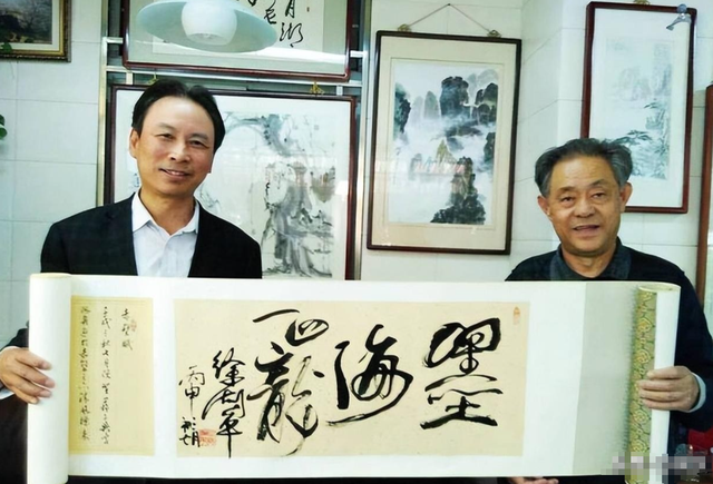 纸包不住火！南博前院长徐湖平 家中成堆古董曝光，竟只有高中学历-2.jpg