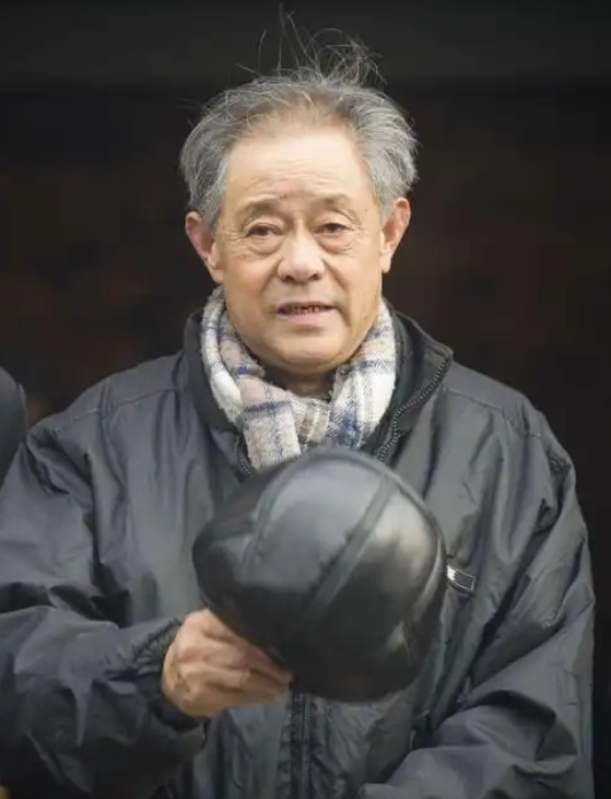 纸包不住火！南博前院长徐湖平 家中成堆古董曝光，竟只有高中学历-3.jpg