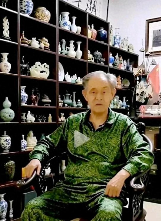 纸包不住火！南博前院长徐湖平 家中成堆古董曝光，竟只有高中学历-9.jpg