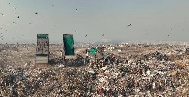 深圳重挖 110 米垃圾山，把欧美看呆了：中国已经陷入“垃圾荒”了-6.jpg