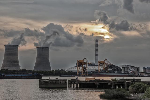 深圳重挖 110 米垃圾山，把欧美看呆了：中国已经陷入“垃圾荒”了-12.jpg