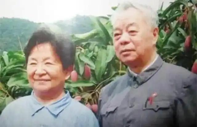 毛主席警卫员娶了主席最小女儿，婚后36年不离不弃，94岁走完一生-16.jpg