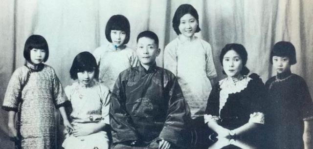 钱学森36岁还未婚，妹妹钱学英帮他相亲，他却说：要不你嫁给我吧-7.jpg