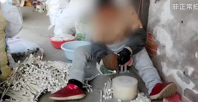 央视突袭！每天塞嘴里的，竟是化工废桶加烂拖鞋做的，官方已出手-5.jpg