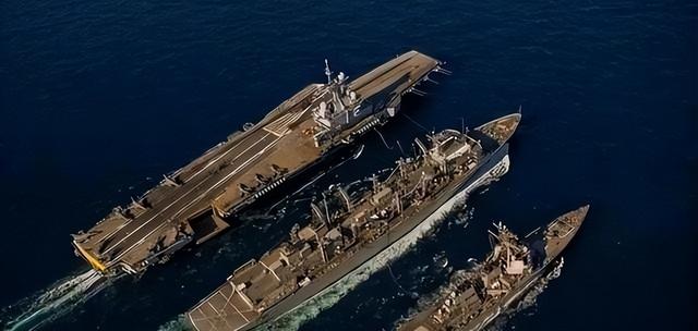 英媒曾爆料：法航母在南海追中国潜艇，结果碰上中国40艘军舰懵了-5.jpg