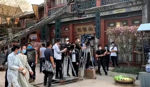 AI冲击下横店群演现状：美女泛滥成灾，懒汉光棍遍地，该何去何从-9.jpg