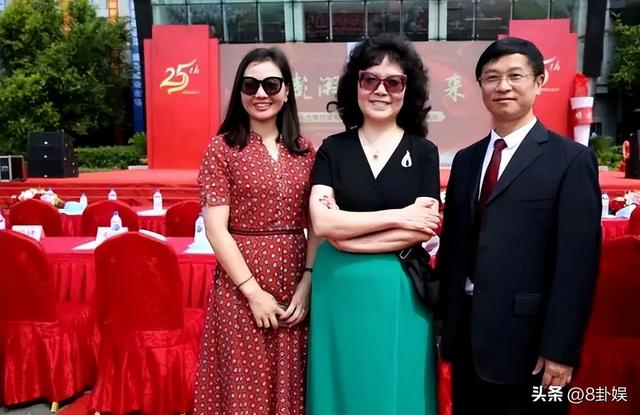 疫苗女王儿媳多奢靡？24万车漆配私人飞机，6.3亿追债上门！-13.jpg