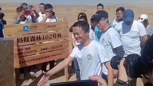 马云花重金在荒漠栽树，承诺每年一亿棵，十年过去了那些树活了吗-2.jpg