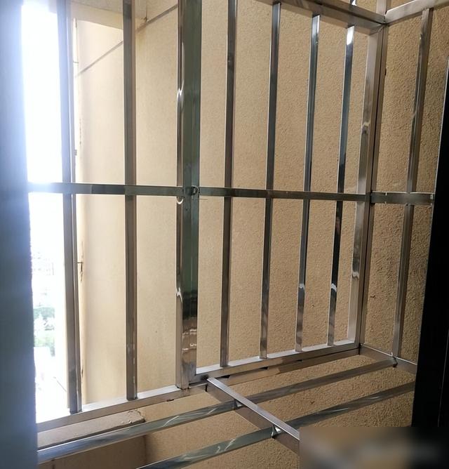 越来越多人不装“鸟笼式”防盗窗！学学北京人的做法，好看又好用-8.jpg